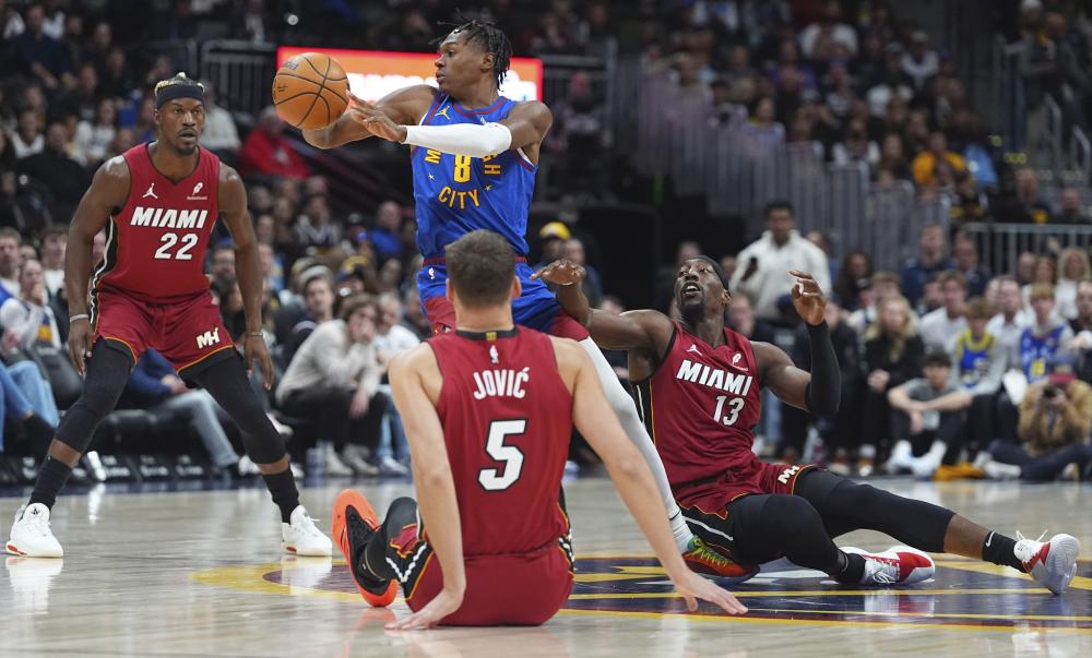 两位选手在 两位选手在