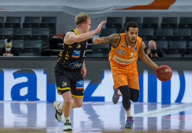 但在缓刑期 但在缓刑期